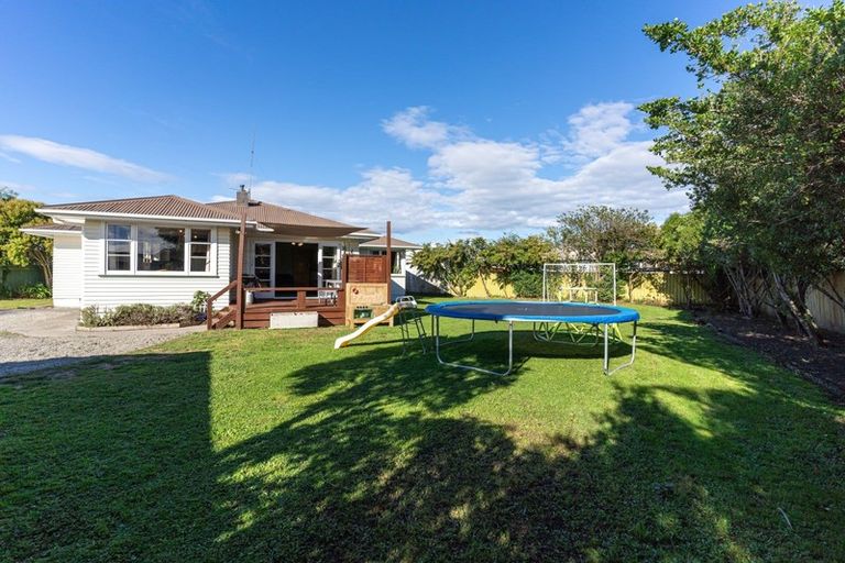 Photo of property in 3 Woburn Place, Takaro, Palmerston North, 4412