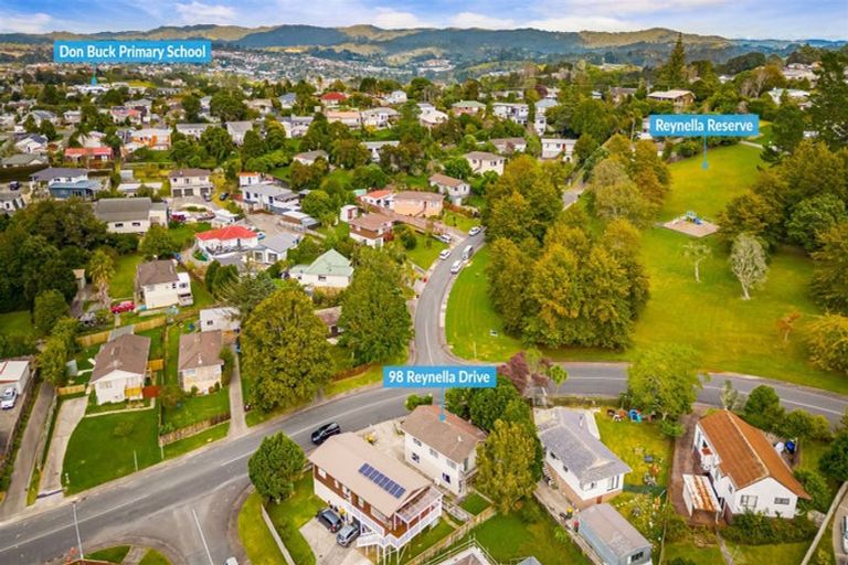 Photo of property in 98 Reynella Drive, Massey, Auckland, 0614