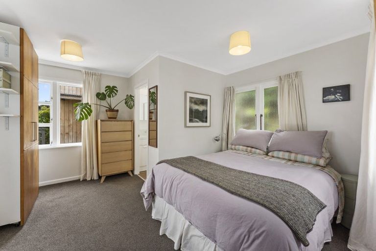 Photo of property in 25 Singers Road, Korokoro, Lower Hutt, 5012