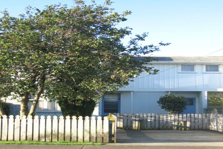 Photo of property in 10 Hazard Grove, Cannons Creek, Porirua, 5024