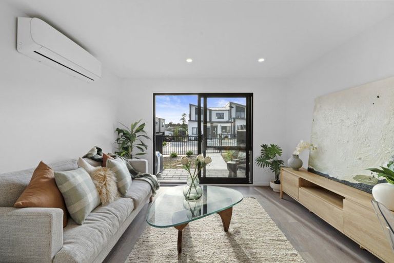 Photo of property in 2/4 Glenburn Road, Hobsonville, Auckland, 0616