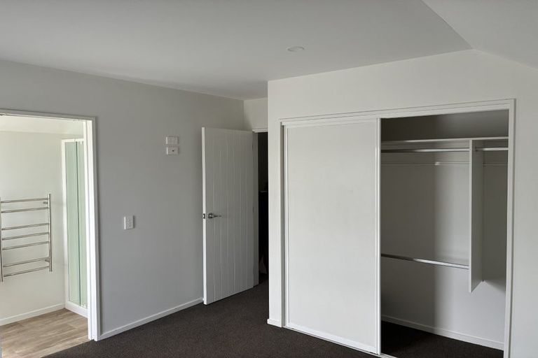 Photo of property in 5 Wheatsheaf Lane, Heathcote Valley, Christchurch, 8022