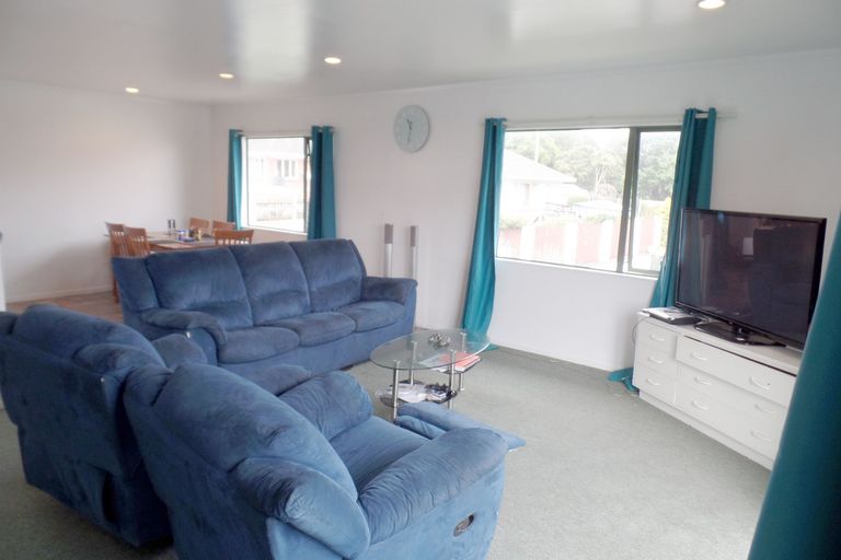 Photo of property in 3a Waterview Road West, Takanini, 2112