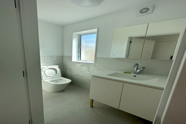 Photo of property in 2a Northgrove Avenue, Hillcrest, Auckland, 0627