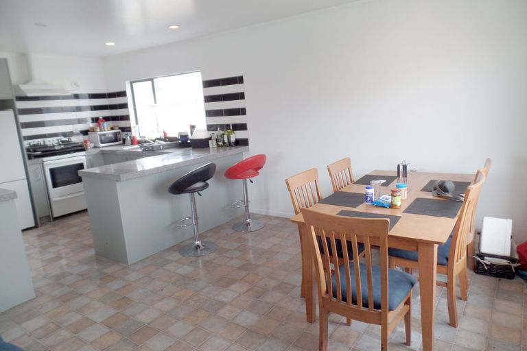 Photo of property in 3a Waterview Road West, Takanini, 2112