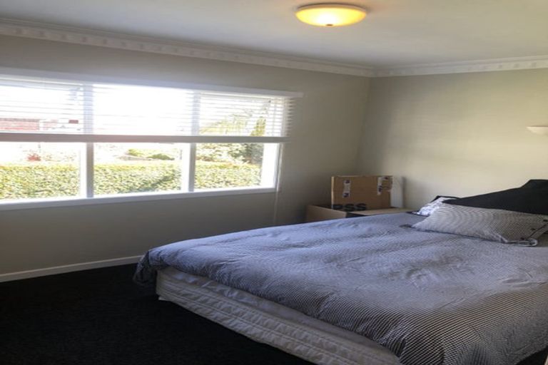 Photo of property in 1/1 Sylvan Park Avenue, Milford, Auckland, 0620