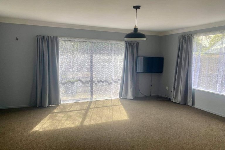 Photo of property in 2/36 Solomon Avenue, Redwood, Christchurch, 8051