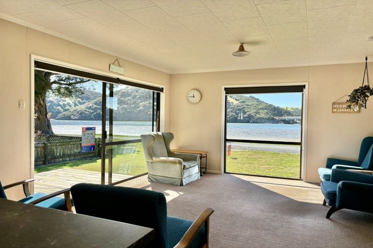 Photo of property in 25 Riverside Road, Taieri Mouth, 9091