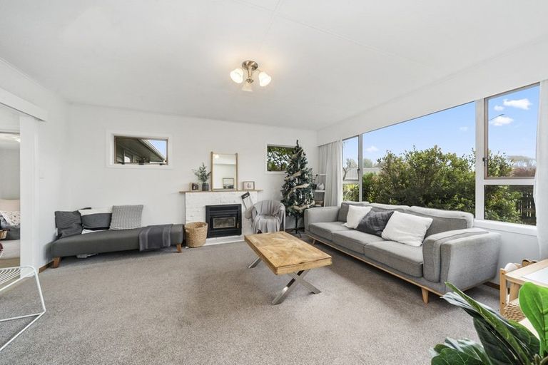 Photo of property in 2 Hadfield Place, Paraparaumu Beach, Paraparaumu, 5032