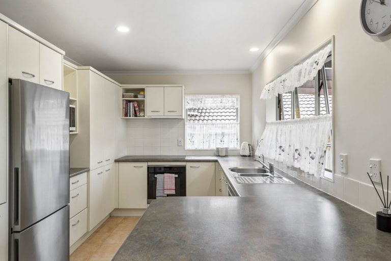 Photo of property in 13 Phoebe Meikle Place, Torbay, Auckland, 0630