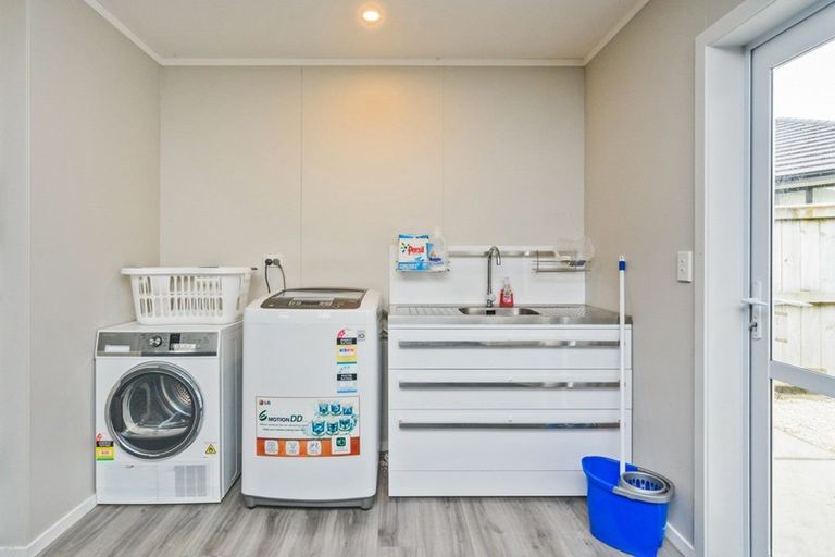 Photo of property in 10 Gibraltar Way, Fitzherbert, Palmerston North, 4410