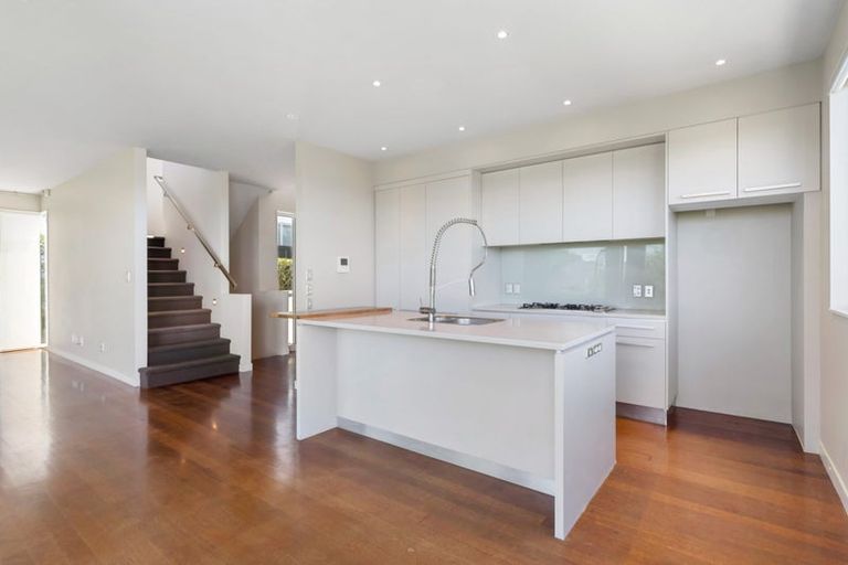 Photo of property in 5a Aberdeen Road, Castor Bay, Auckland, 0620