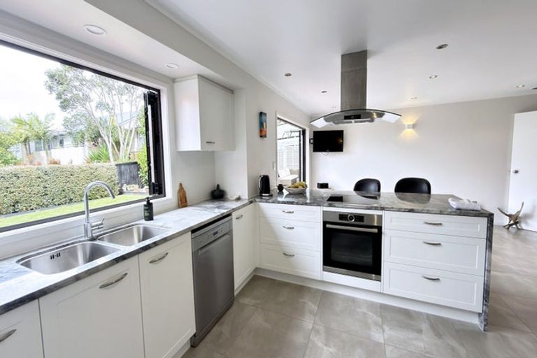 Photo of property in 16 Onetaunga Road, Chatswood, Auckland, 0626