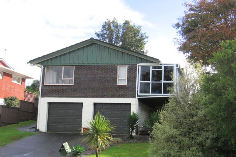 Photo of property in 7 Maroubra Place, Botany Downs, Auckland, 2010