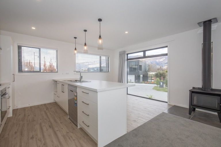 Photo of property in 6 Kapuka Lane, Wanaka, 9305