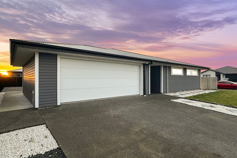 Photo of property in 8 Clonbunny Close, Rolleston, 7614