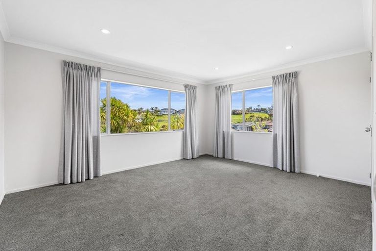 Photo of property in 31 Harrowglen Drive, Northcross, Auckland, 0632