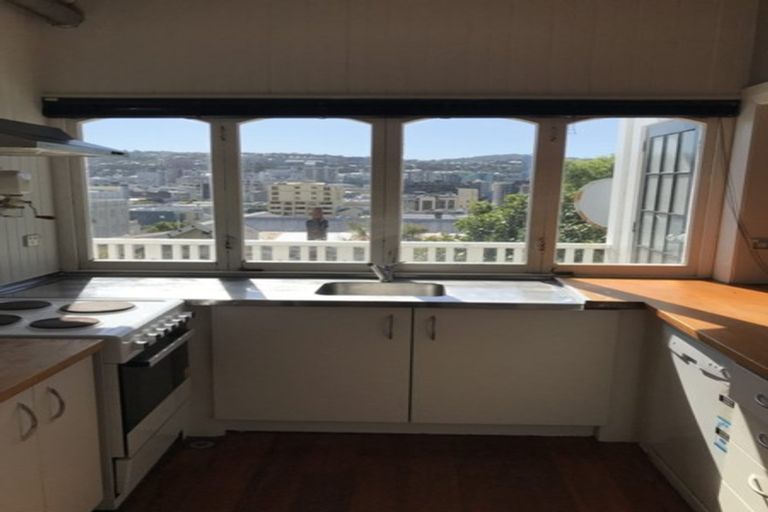 Photo of property in 7a Hawker Street, Mount Victoria, Wellington, 6011