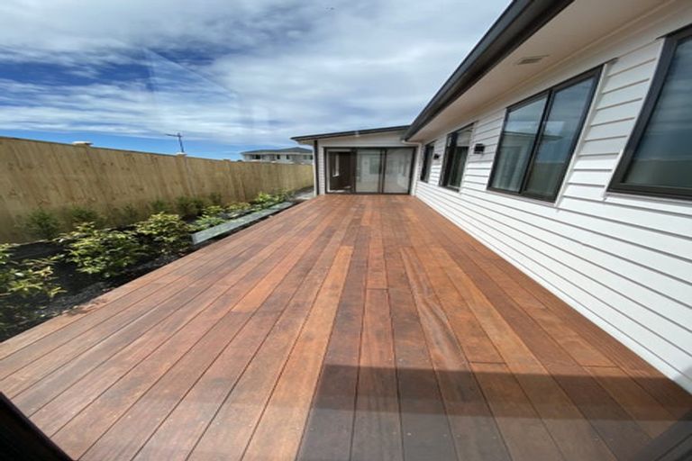 Photo of property in 17 Surf View Crescent, Red Beach, 0932