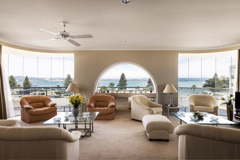 Photo of property in 21 Maunganui Road, Mount Maunganui, 3116