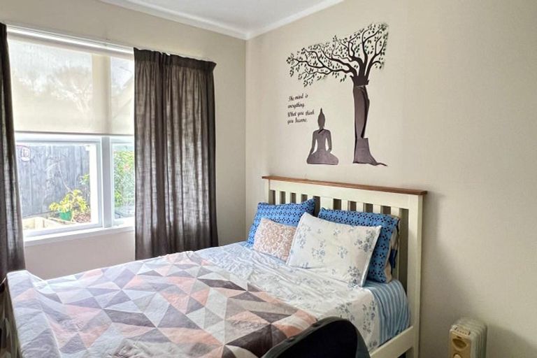 Photo of property in 32 Sunvue Road, Glen Eden, Auckland, 0602