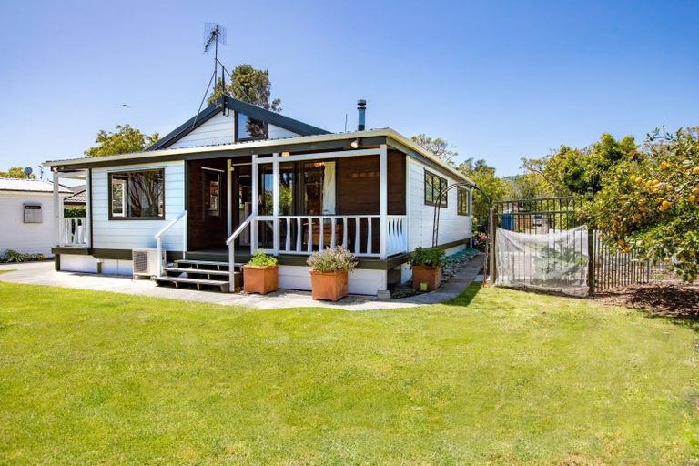 Photo of property in 43 Nimmo Avenue, Waikanae, 5036