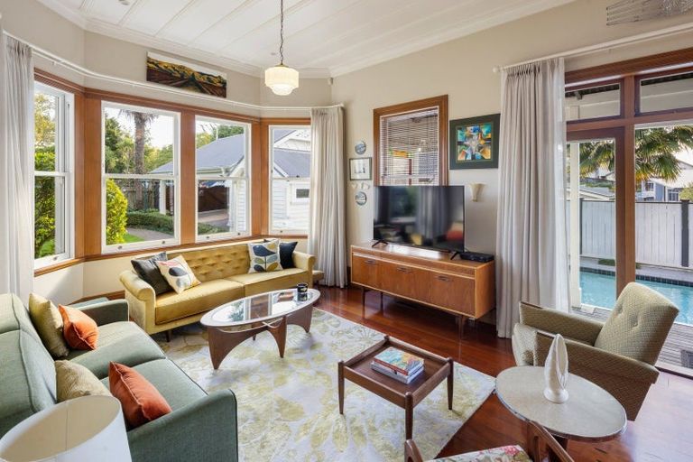 Photo of property in 23 Ruakiwi Road, Hamilton Lake, Hamilton, 3204