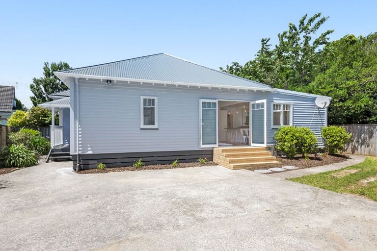 Photo of property in 1-2/6a Pohutukawa Street, Woburn, Lower Hutt, 5010