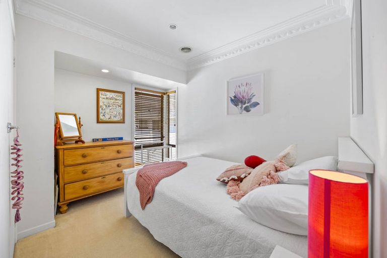 Photo of property in 4 Mellons Bay Road, Howick, Auckland, 2014