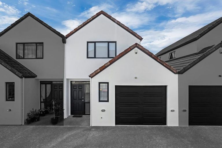 Photo of property in 2/27 Kellaway Drive, East Tamaki, Auckland, 2013
