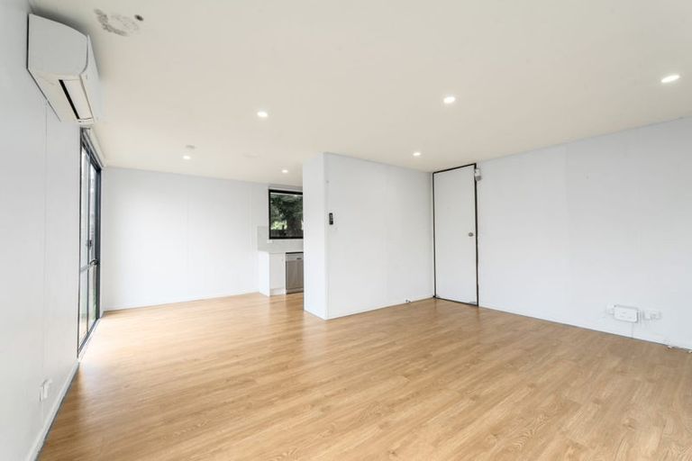 Photo of property in 2/16 Cameron Place, Ranui, Auckland, 0612