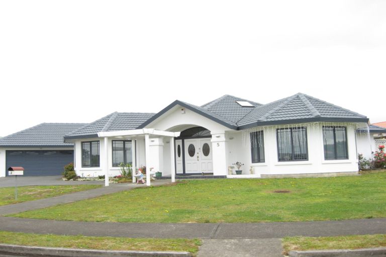 Photo of property in 5 Cloverlea Place, Pukekohe, 2120
