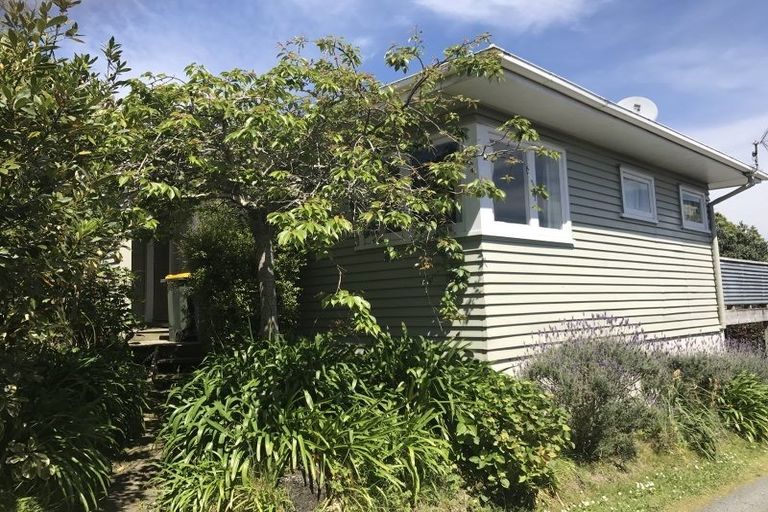 Photo of property in 48 Savoy Road, Glen Eden, Auckland, 0602