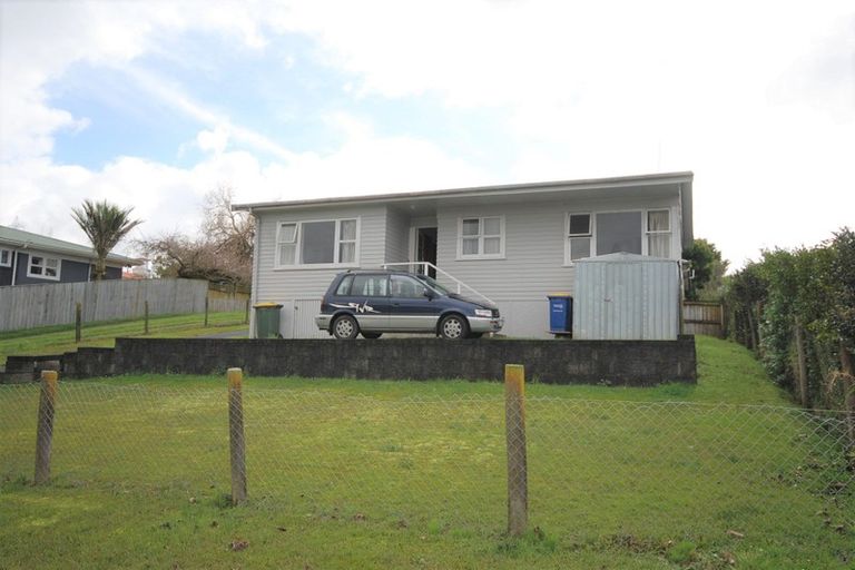 Photo of property in 11 Helleur Road, Massey, Auckland, 0614