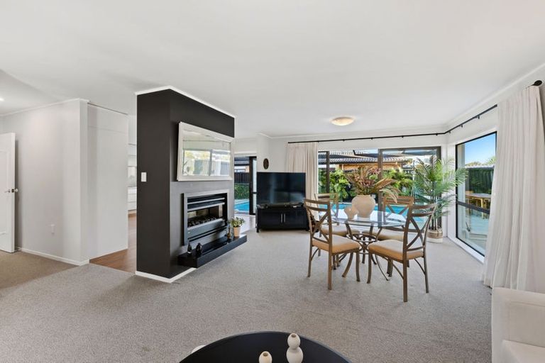 Photo of property in 188 Prince Regent Drive, Farm Cove, Auckland, 2012