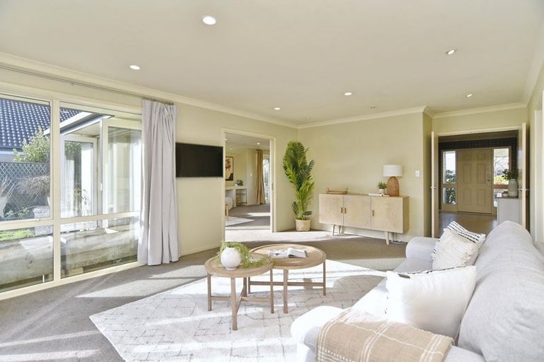 Photo of property in 8 Ross Place, Northwood, Christchurch, 8051