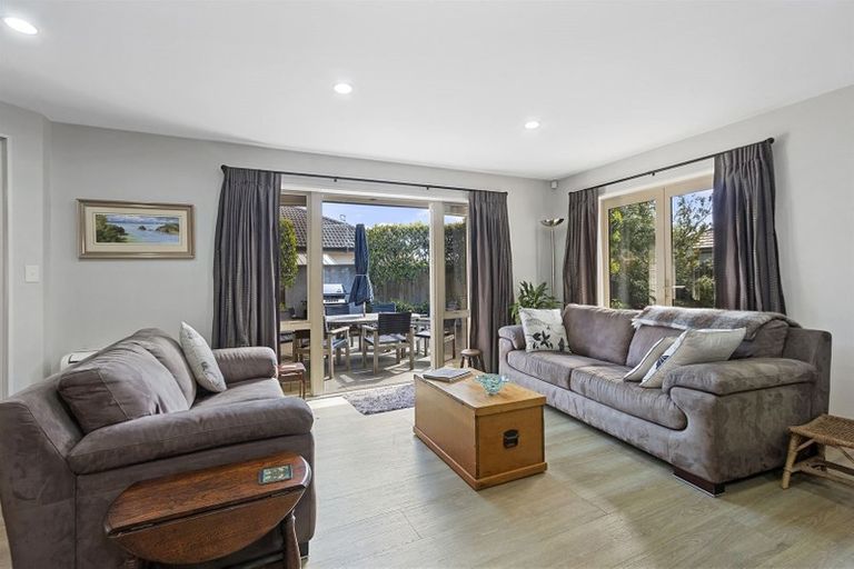 Photo of property in 30 Foresters Crescent, Parklands, Christchurch, 8083