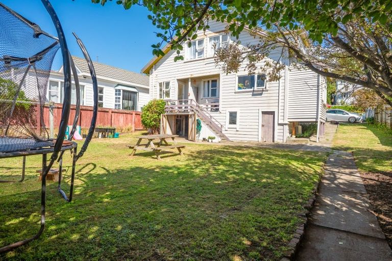 Photo of property in 87 Queens Drive, Lyall Bay, Wellington, 6022