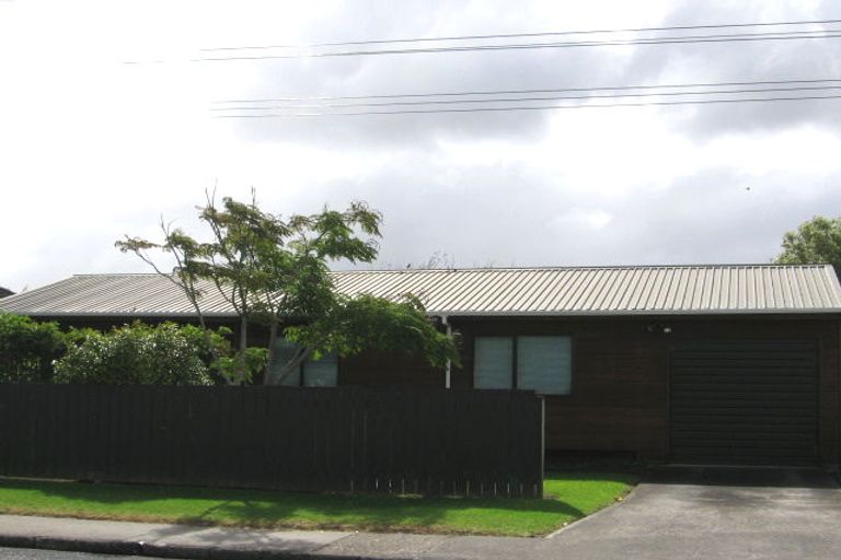 Photo of property in 42 Edwards Avenue, Henderson, Auckland, 0610