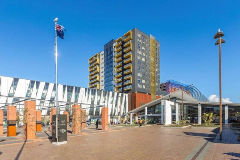 Photo of property in 10 Barron Drive, Green Bay, Auckland, 0604