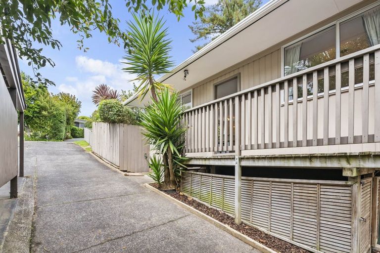 Photo of property in 10 Kawaka Street, Titirangi, Auckland, 0604