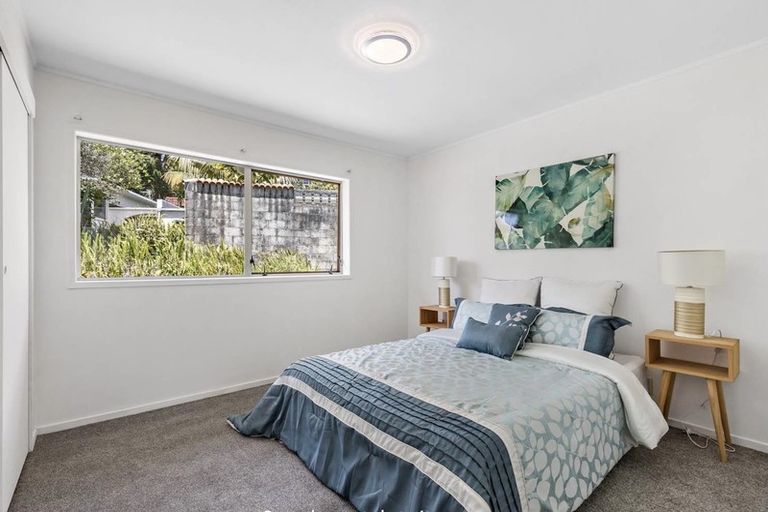 Photo of property in 2/12 Hollyhock Place, Browns Bay, Auckland, 0630