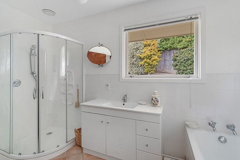 Photo of property in 32 Takahe Drive, Cashmere, Christchurch, 8022