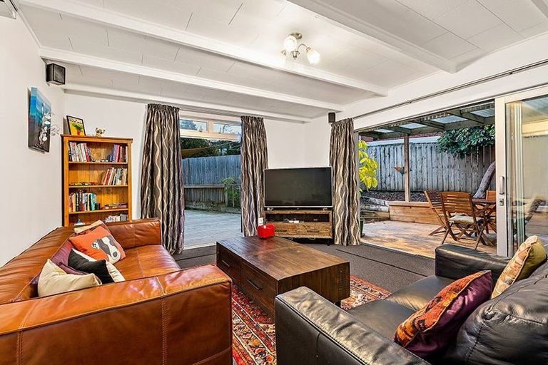 Photo of property in 25 Crompton Road, Massey, Auckland, 0614