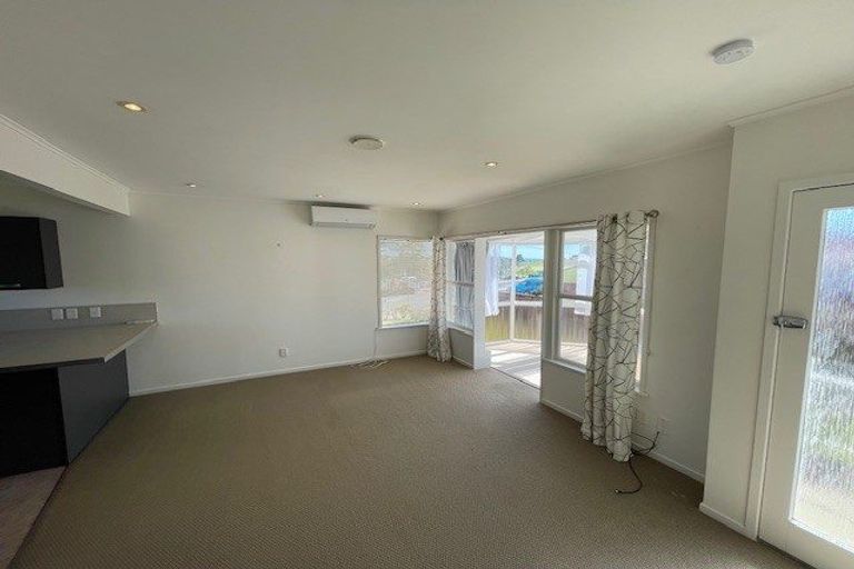 Photo of property in 2/11 Winscombe Street, Belmont, Auckland, 0622
