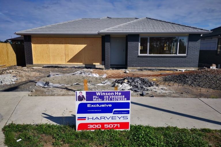 Photo of property in 10 Ropere Street, Kumeu, 0810