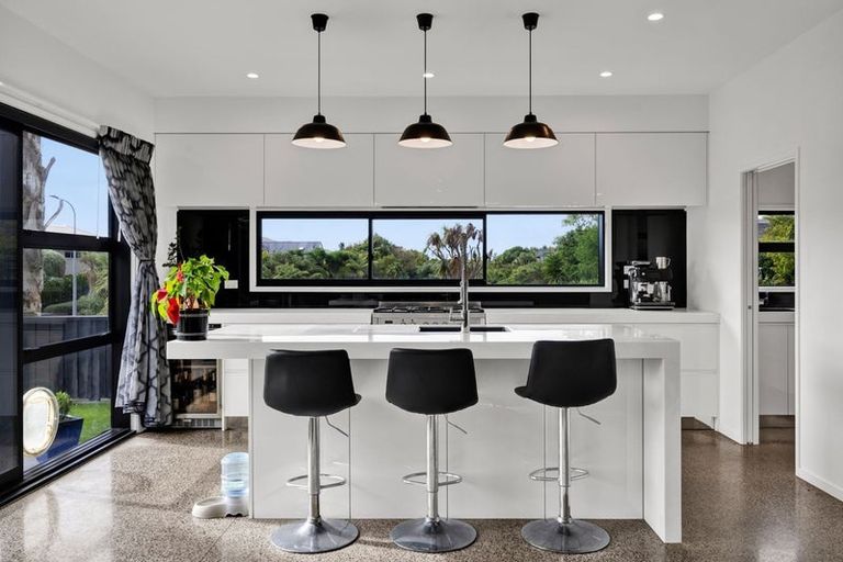 Photo of property in 23 Links Drive, Waiwhakaiho, New Plymouth, 4312