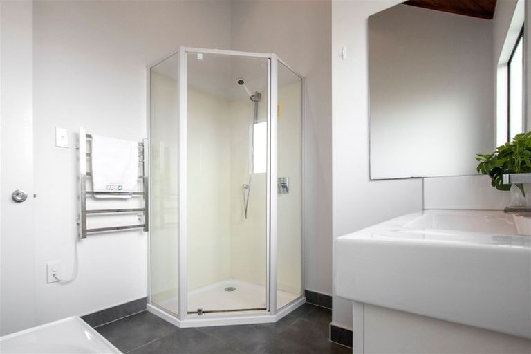 Photo of property in 6 Glucina Avenue, West Harbour, Auckland, 0618