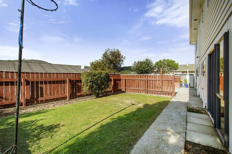 Photo of property in 4 Saint Aidans Way, Tawa, Wellington, 5028