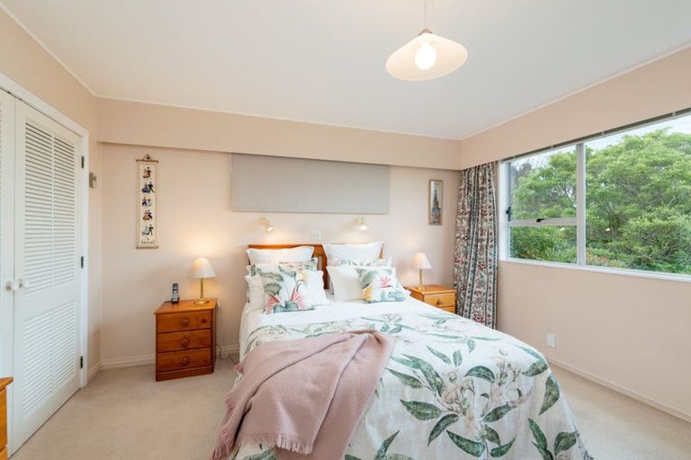 Photo of property in 5 Ardal Grove, Tirohanga, Lower Hutt, 5010